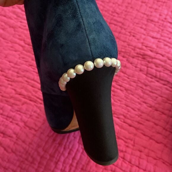 Chanel suede gros-grain pearl lace up booties, 38,5( 8) - Picture 8 of 14